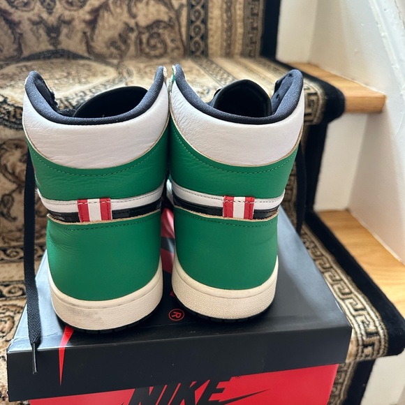 Air Jordan 1 Retro OG “Lucky Green” - Picture 5 of 7